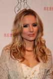 th_85376_Celebutopia-Kristen_Bell-Rebecca_Taylor_Fall_2010_collection_backstage-02_122_1021lo.jpg