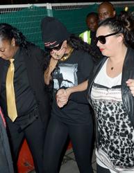 th_992413833_RihannaleavingJalouseNightclubinMayfairLondon9.7.2012_33_122_1149lo.jpg