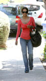 th_74076_Halle_Berry_visits_a_friend_in_the_Hollywood_Hills_69_122_1173lo.jpg