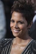 th_97353_HalleBerryAttending85thAcademyAwardsAtTheDolbyTheatreInHollywoodCa02.24.20134_122_627lo.jpg