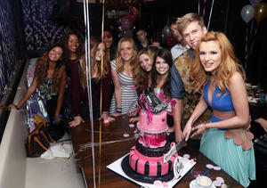http://img169.imagevenue.com/loc651/th_360209973_Bella_Thorne_at_STK_Restaurant_in_LA_100813_28_122_651lo.jpg