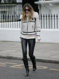 th_08877_celebrity_paradise.com_TheElder_ElleMacpherson2010_11_25_schoolruninLondon15_122_662lo.jpg