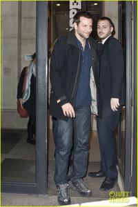 th_840581588_bradley_cooper_fluent_in_french_on_europe_1_09_122_734lo.jpg