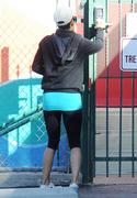 th_46953_HalleBerryTakingNahlaToSchoolFeb5th12th34copy_122_812lo.jpg