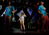 http://img169.imagevenue.com/loc852/th_57409_celeb-city.org-Hilary_Duff-performs_on_stage_in_sydney_525_122_852lo.jpg