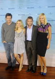 th_21635_Preppie_-_Kristen_Bell_at_the_photocall_for_the_Germany_premiere_of_All_Inclusive_-_October_130_2009_4151_122_865lo.jpg
