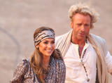 th_28433_celebrity_paradise.com_Jennifer_Lopez_Wetten_Dass_016_122_970lo.jpg