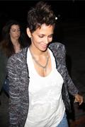 th_61618_HalleBerryInMiamiVillaAzu02.26.20132_122_995lo.jpg